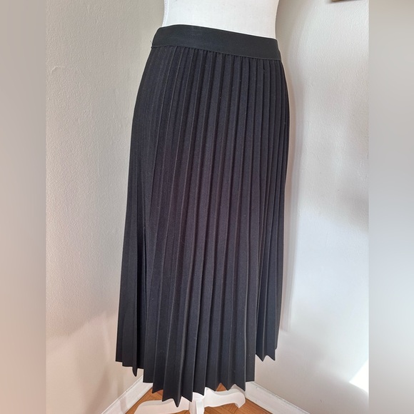 Black long skirt - Picture 3 of 6